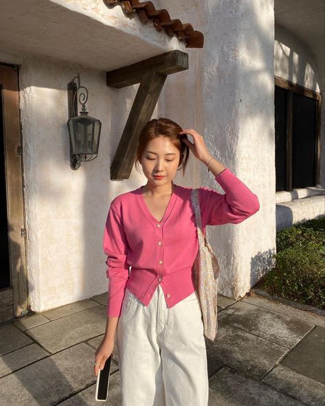 Pink Aesthetic Style, Spring Outfits Korea, Cake Chanel, Pink Cardigan Outfit, Pink Aesthetic Cute, Soft Pink Aesthetic, Chanel Pink, Fashion Top Outfits, Office Outfits Women