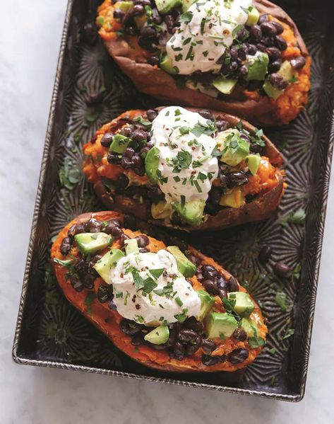 Overstuffed Sweet Potatoes with Chipotle-Lime Yogurt Side Dishes For Salmon, Sweet Potato Recipes Healthy, Healthy Winter Meals, Lazy Dinners, Stuffed Sweet Potato Healthy, Greek Yogurt Recipes, Cooking Black Beans, Best Side Dishes, Yogurt Recipes