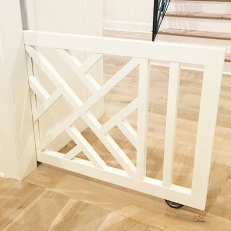 Ingenious!!! Check out this incredibly good-looking AND practically designed pocket baby/pet gate from @mrsparanjape. #regram #kidfriendly #babygate #babylove #babystyle #interiordesign #edesign #style #tgif #safetygate #design Pocket Doors Diy, Diy Pocket Door, Diy Dog Gate, Diy Baby Gate, Entryway Mudroom, Baby Gate, Baby Gates, Pet Door, Diy Stairs