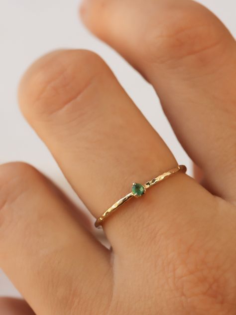 Small Stone Jewelry, Delicate Emerald Ring, Tiny Emerald Ring, May Birthstone Ring, Engagement Ring Small Stone, Small Unique Wedding Rings, Rings With Small Stones, Cute Small Rings, Small Emerald Ring