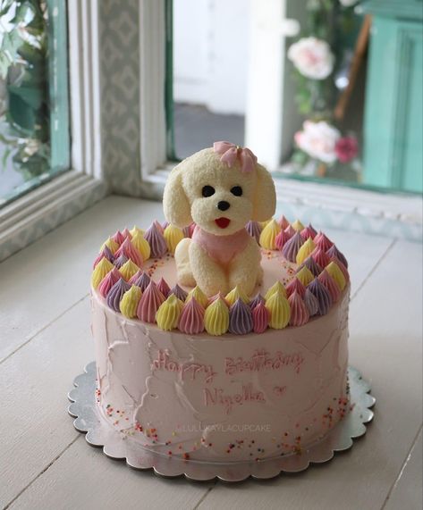 Cute Puppy Cake, Puppy Cakes For Girls Birthday, Dog Cake Design Ideas, Dog Theme Cake, Dog Lover Cake, Puppy Birthday Cakes, Piggy Cake, Purple Cakes Birthday, Puppy Cake