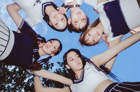 new jeans ot5 hyein hanni danielle minji haerin icons kpop Newjeans Wallpaper, Bunny Girls, Kpop Backgrounds, Laptop Wallpaper Desktop Wallpapers, Zero Wallpaper, Wallpaper Dekstop, Iphone Homescreen Wallpaper, Brooke Shields, Macbook Wallpaper