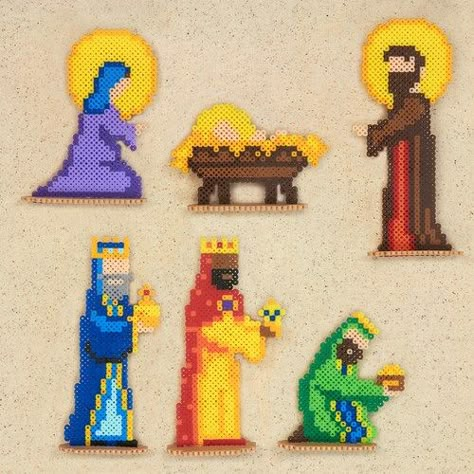 Mini Beads Nativity Hama Beads Christmas, 3 Wise Men, Christmas Perler Beads, Hamma Beads Ideas, Melty Bead Patterns, 3d Perler Bead, The Holy Family, Hama Beads Design, 8bit Art