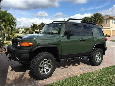 Jeep Driving, Fj Cruiser Mods, Fj Cruiser Forum, Buy A New Car, Toyota Cruiser, Cruiser Car, Toyota Lc, Green Jeep, 2014 Toyota Fj Cruiser