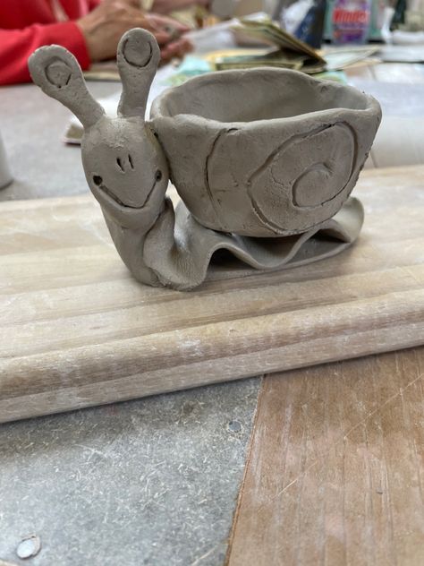 Snail Planter, Beginners Ceramics, Clay Pinch Pots, Pottery Pinch Pot, Ceramic Pinch Pots, Coil Pottery, Kids Clay, Beginner Pottery, Sculpture Art Clay