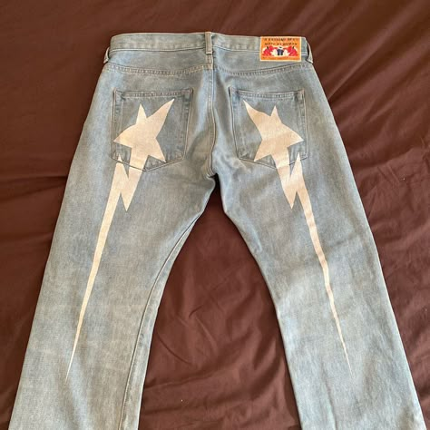 Star On Pants, Cool Jean Designs, Jeans Diy Paint, Custom Clothes Streetwear, Painting Jeans Ideas, Custom Pants Ideas, Custom Clothes Diy, Art On Pants, Bape Pants