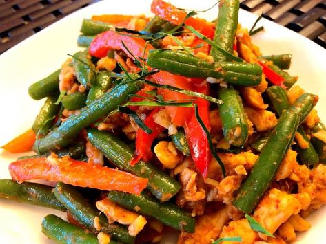 Phad Prik King (Thai Red Curry Stir-Fried Green Beans) Meat And Green Beans, Thai Green Beans, Chicken Coconut Soup, Stir Fry Green Beans, King Thai, Thai Red Curry Paste, Stir Fry Greens, Red Curry Chicken, Chicken Green Beans