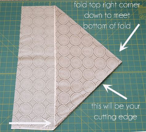 Bias Tape Tutorial Making Bias Tape, Sew A Quilt, Sewing Bias Tape, Make Bias Tape, Simple Sewing, Beginner Sewing Projects Easy, Quilt Binding, Leftover Fabric, Quilting Techniques