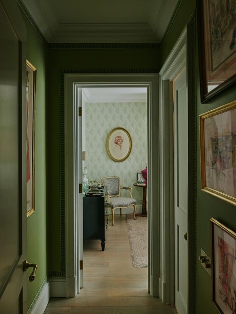 Luxury House Garden, British Wallpaper, Nina Campbell Wallpaper, Fabric Covered Walls, English Room, Nina Campbell, English Country Style, London House, Chelsea House