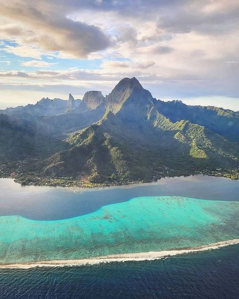 Moorea Island, Life In Paradise, Oceania Travel, Adventure Inspiration, Pretty Landscapes, Dream Travel Destinations, Best Pictures, French Polynesia, Island Travel