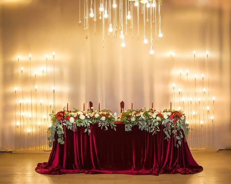 Wedding Table Ideas, Barn Wedding Inspiration, Sweetheart Table Wedding, Burgundy Style, Bridal Table, Wedding Floral Centerpieces, Wedding Table Decorations, Sweetheart Table, Wedding Table Centerpieces