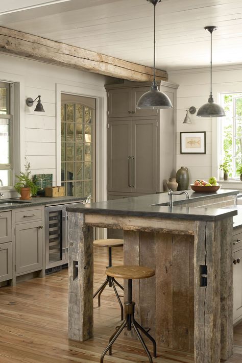 50+ Best Kitchen Island Ideas - Stylish Designs for Kitchen Islands Rustic Kitchen Island Ideas, Modern Rustic Farmhouse Kitchen, Diy Cozinha, Dapur Rustic, Rustic Kitchen Lighting, Kitchen Design Pictures, Rustic Kitchen Island, Farmhouse Kitchen Island, Charming Kitchen