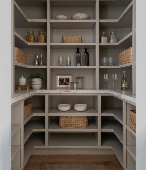 Finished Pantry Ideas, Pantry Room Ideas, Walk In Pantry Ideas Layout, Open Shelf Pantry, Modern Farmhouse Pantry, Small Walk In Pantry, Pantry Organization Ideas Shelves, Pantry Closet Organization, Walk In Pantry Ideas