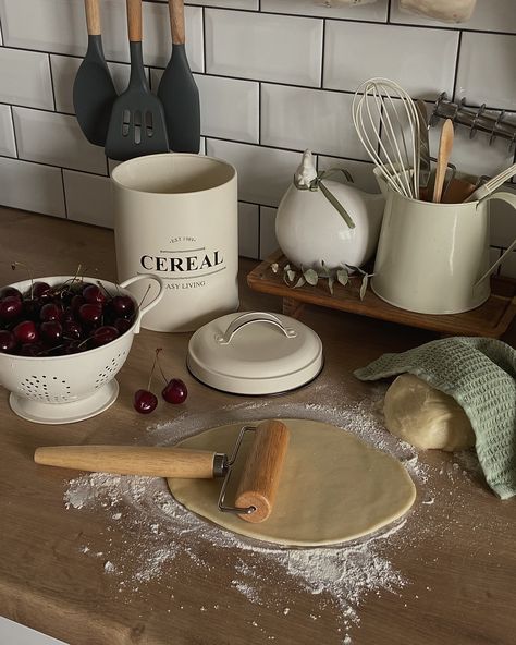 cherry pie 🥧🍒 Cottage Baking Aesthetic, Cherry Pie Aesthetic, Baking Pics, Cottage Baking, Baker Aesthetic, Bakery Aesthetic, Baking Aesthetic, Save Room, Fall Baking