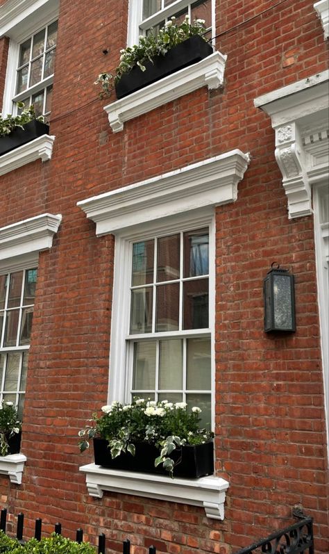 Brick Balcony, Red Brick Facade, Brick Apartments, Fachada Exterior, Wooden Window Design, Unique Front Doors, Window Structure, Copper House, House Window Design