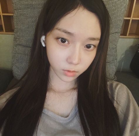 ً on Twitter: "[210623] ⭐️’s message is here! 💭 - 2:06am "long hair?!"… " Winter Æspa, Girls Run The World, Winter Face, Fotografi Vintage, Bare Face, Aespa Winter, Ice Princess, Winter Aespa, Giselle Winter