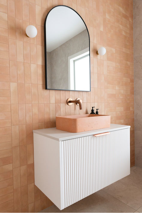 #pastelbathroom #bathroominspo #tiledbathroom #terracotta #bathroomdesign #terracottabathroom #peachbathroom #vanitydesign #vanity #coppertapware #interiordesign #modernbathroom Peach Bathroom, Minimalist Farmhouse, Stunning Bathrooms, Scandinavian Inspired, Green Tones, Modern Farmhouse, Black Frame, Bathrooms, Modern Design