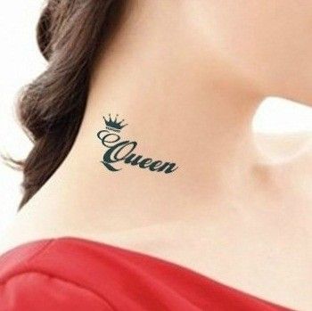 Queen letter crown tattoo on the neck Crown Neck Tattoo, Princess Crown Tattoos, Tato Phoenix, Crown Tattoos For Women, Queen Crown Tattoo, Small Crown Tattoo, Tattoo Sonne, Crown Tattoos, 30 Tattoo