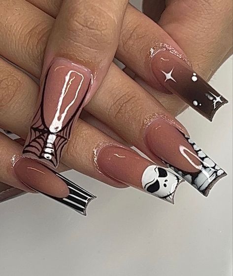 Halloween Nail Ideas Coffin, Basic Spooky Nails, Shorties Acrylic Nails Halloween, Cut Halloween Nails, Hollowed Nail Designs, Spooky Nails 2024, October Nails Ideas Short, Extra Halloween Nails, Spooky Nail Sets