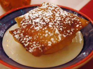 50 Best Mexican Desserts and their Recipes Mexican Sopapilla Recipe, Sopapilla Recipe, Mexican Desserts, Famous Desserts, Texas Food, Fried Chicken Breast, Mexican Dessert, Fajitas, Yummy Treats