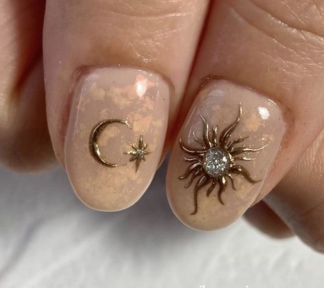 Sun Themed Nails, White Celestial Nails, Sun And Moon Nail Art, Sun And Moon Nails, Sun Nail Art, Astrology Nails, Private Salon, Sun Nails, Chrome Nail Art