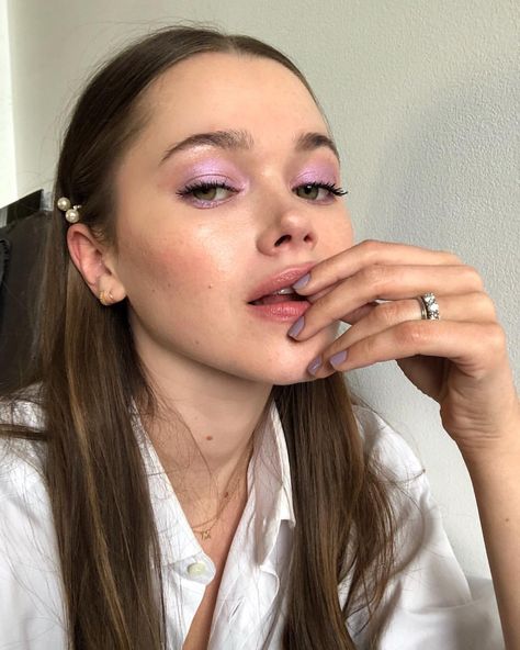 Bloom baby, bloom ❤️ Make Up Color, Valeria Lipovetsky, Summer Makeup Trends, 60s Makeup, Bloom Baby, Beauty Make-up, Purple Eyeshadow, Makeup Goals, Perfect Makeup