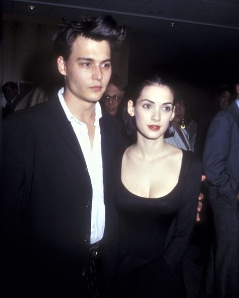 Johnny Depp and Winona Ryder (1990) ✨ Johnny And Winona, Drew Barrymore 90s, 90s Celebrities, Johnny Depp And Winona, Winona Forever, Young Johnny Depp, Johnny D, Famous Couples, Actrices Hollywood