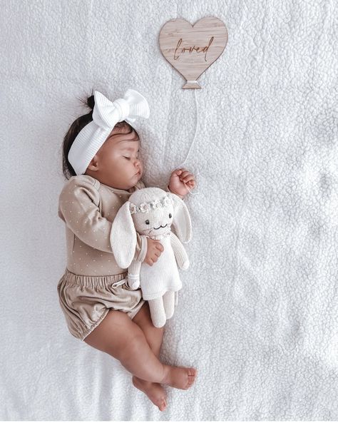 Baby Images Cute, Baby Images Hd, Vom Avea Un Copil, Baby Milestones Pictures, One Month Baby, Baby Announcement Pictures, Monthly Baby Pictures, Baby Milestone Photos, Moral Stories For Kids