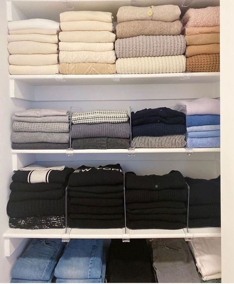 Closet Organisation, Folded Clothes, Creative Closets, Organize Your Closet, Clothing Racks, Closet Hacks, Desain Pantry, Wardrobe Organisation, House Organisation