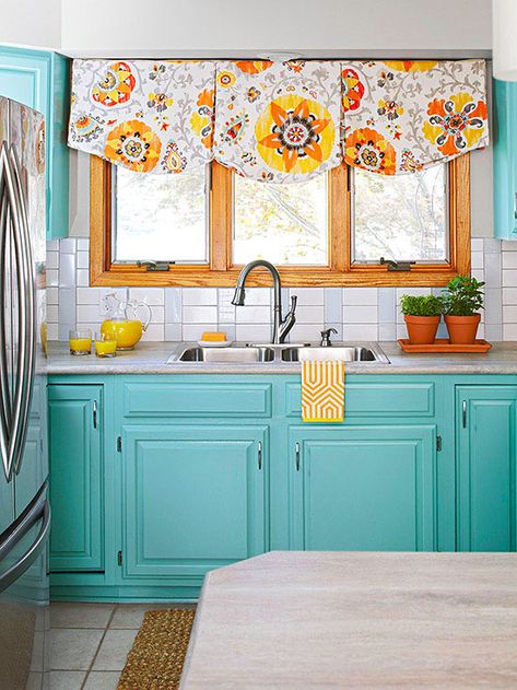 Subway tile paired with glass tile makes this kitchen backsplash stand out. The subtle color shift from white to pale blue adds just the right amount of visual interest. Turquoise Cabinets, Yellow Kitchen Decor, Colorful Kitchen Decor, Turquoise Kitchen, Teal Kitchen, Casa Vintage, Blue Cabinets, Yellow Kitchen, Tile Pattern