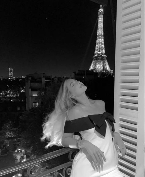 Balcony Picture Poses, Balcony Pictures, Paris Aesthetic Night, Paris Aesthetics, Ruthless Empire, Paris Photo Ideas, Blondes Have More Fun, Rooftop Photoshoot, Aesthetic 2023