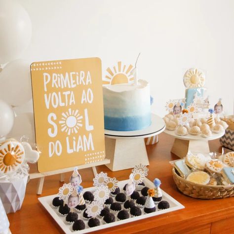 Festa de aniversário primeira volta ao sol do Liam. Festinha em casa. Sun birthday party one year sunshine boy girl Birthday Party One Year, Sunshine Birthday Theme, Sun Birthday Party, Sunshine Decorations, Small Birthday Parties, Sunshine Birthday Parties, Sunshine Party, Sun Birthday, Boys 1st Birthday Party Ideas