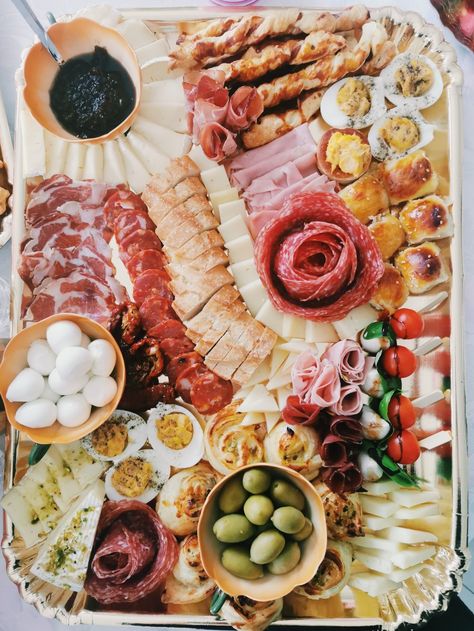 Food Presentation, Finger Foods, Cheese Board, Aurora, Presentation, Easter, Cheese, Essen