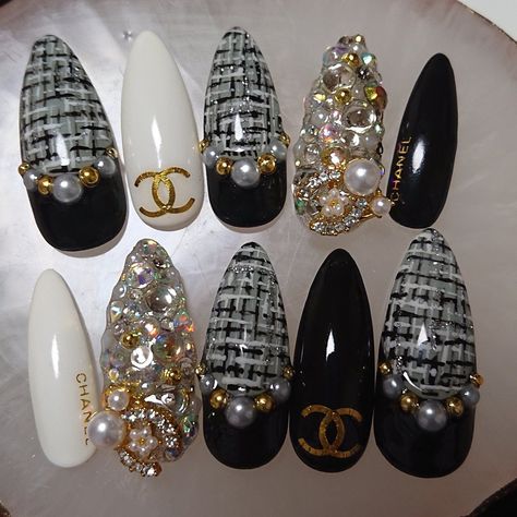 Nail Chanel, Chanel Nail Art, Chanel Nails Design, Gem Nail Designs, Louis Vuitton Nails, Nail Long, Nail Art Noel, 3d Nail Art Designs, Chanel Nails