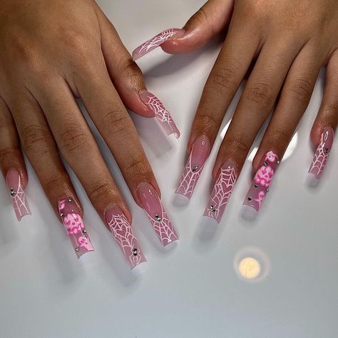 The glitter spider web 🕸️😮‍💨✨💖 NOVEMBER BOOKS OPEN! Hashtags♡: #dmvnails #dmvnailtech #vanails #halloween #mdnails #naildesigns #nailtech… | Instagram Glitter Spider Web, Spider Web Nails, Web Nails, November Books, Books Open, Halloween Nail Designs, Nails On Fleek, Pink Glitter, Nail Tech