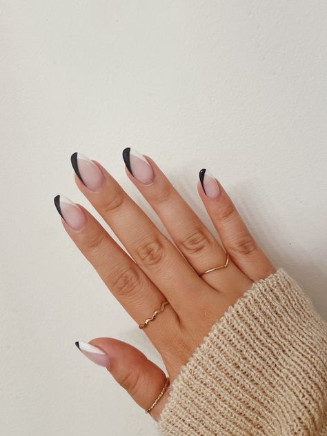 White Almond Nails, Black Almond Nails, Black White Nails, French Tip Press On Nails, Almond Shape Nails, Almond Nails Designs, Black Nail Designs, Almond Nail, Shellac Nails