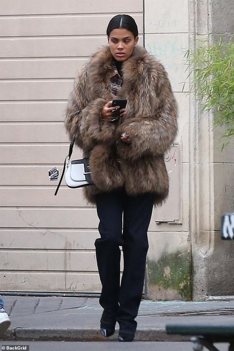 Tina Kunakey Street Style, Tina Kunakey Style, Tina Kunakey Brazil, Tina Kunakey Vincent Cassel Photoshoot, Tina Kunakey Red Carpet, Tina Kunakey, Irina Shayk Fur Coat, Capsule Wardrobe, Style Icons