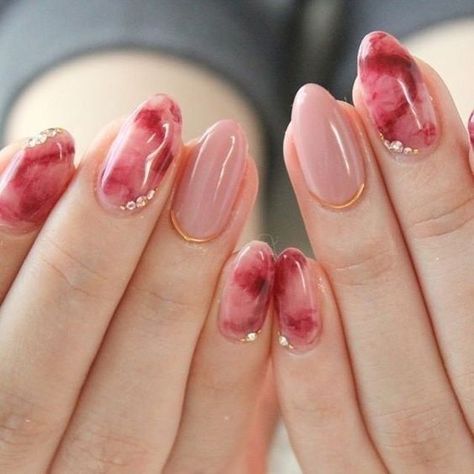 Red Pink Marble Nails, Pink Nail Marble, Nail Art Red And Pink, Nail Art Marble Pink, Pink And Red Marble Nails, Red Pink Nail Art, Red Pink Nails Design, Nail Art Pink Designs, Pink Red Nail Art