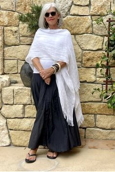 Nobody wants their clothes to age them Elegant Older Women Fashion, Elderly Woman Fashion, Elderly Outfits, Over 60 Fashion Casual, Italy Street Fashion, Travel Day Outfit, Middle Aged Women Fashion, Dressing Over 60, Cindy Hattersley