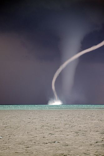 Rainbow Photography, Wild Weather, Image Nature, Weather Photos, Natural Phenomena, Extreme Weather, Photography Nature, Science And Nature, Tornado