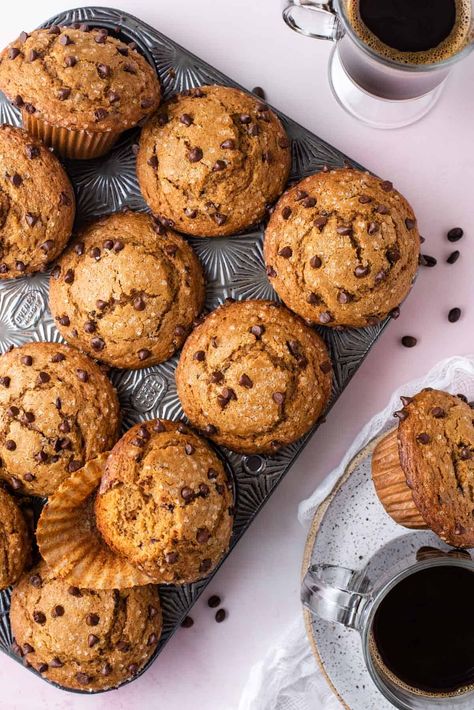 These cappuccino chip muffins will become your next obsession! With only six steps and 10 minutes of prep, I’m going to teach you my foolproof method for making perfectly moist cappuccino chocolate muffins with bakery-style tops that are seriously impressive. Delicious Muffin Recipes, Cappuccino Muffins, Freeze Muffins, Coffee Muffins, Chocolate Muffin Recipe, Chocolate Cappuccino, Bakery Style Muffins, Desserts Cupcakes, Muffin Bread