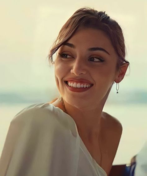 Hande Kerem, Turkish Dramas, Affiliate Products, Turkish Actress, Stylish Dpz, Aesthetic Women, Hande Ercel, Hair Reference, Photo Couple