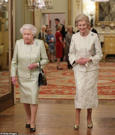 Not Invited, Rainha Elizabeth Ii, Reine Elizabeth Ii, Hm The Queen, Reine Elizabeth, British Royal Families, Elisabeth Ii, Princess Alexandra, Her Majesty The Queen