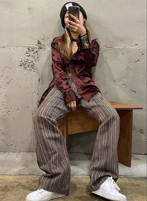 y2k, knit sweater, crop top, tank top, 2000s, 90s, streetsyle, style, outfits, outfit, city, aesthetic, new york, kfashion, style New York Fashion School Outfits, 90s City Fashion, Brown Outfit Inspo Aesthetic, Tank Top Outfits Women, Striped Pants Outfit Aesthetic, New York 90s Fashion, Fall Tank Top Outfits, 90s Sweater Outfits, 2000s Looks Outfits