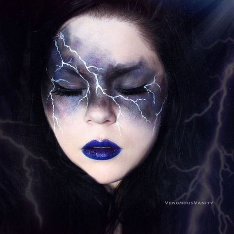 DIY Rain Cloud Thunderstorm Halloween Costume Idea Thunderstorm Costume, Costume Ideas Diy, Make Up Diy, Makeup Clown, Makeup Zombie, Fantasy Make-up, Halloweenský Makeup, Halloween Make-up Looks, Smink Inspiration