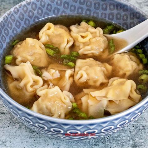 Wonton And Noodle Soup, Simple Dumpling Soup, Wonton Soup With Ramen Noodles, Ramen And Dumpling Soup, Simple Noodle Soup, Chinese Noodles Soup, Noodle Dumpling Soup, Ramen With Dumplings, Wanton Noodle Soup