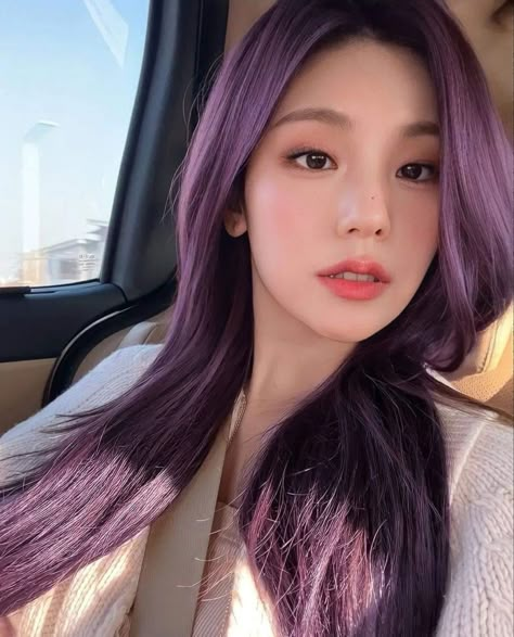 Purple Widget, Cool Hair, Korean Hair Color, Girl Hair Colors, Korean Picture, Light Fury, Lilac Hair, Hwang Yeji, Itzy Yeji