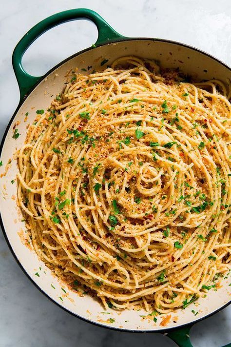 Dish, Cuisine, Food, Noodle, Bucatini, Spaghetti, Spaghetti aglio e olio, Capellini, Carbonara, Chow mein, Garlicky Spaghetti, Quick Easy Family Dinners, Fast Family Meals, Pastas Recipes, Pasta Fatta In Casa, Pasta Dinners, Easy Family Dinners, Chow Mein, Quick Healthy Meals