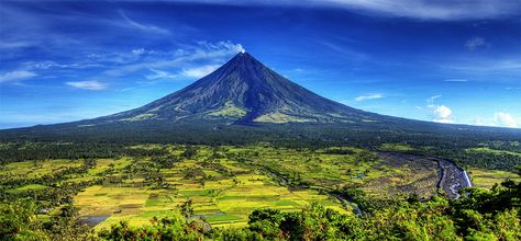 Mt Mayon Mt Mayon, Mayon Volcano, Legazpi City, Monte Everest, Active Volcano, Philippines Travel, Natural Park, Places Around The World, Heritage Site