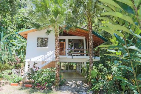 Front View Of House, Rainforest Home, Hawaiian House, Boho Beach House, Hawaiian Homes, Beach House Exterior, Dream Beach Houses, Hawaii Homes, Surf House